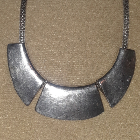 2 Necklaces - Picture 4 of 5